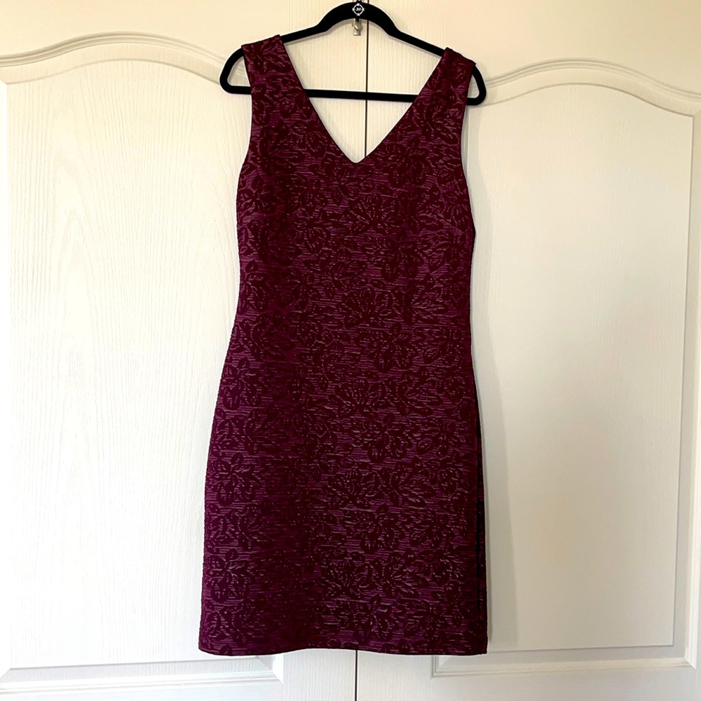 Donna Ricco Rich Burgundy Dress V Neck Knee Length